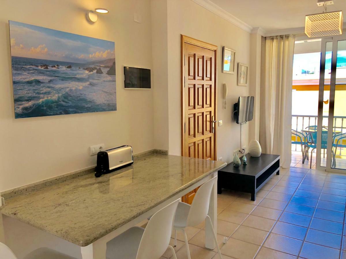Apartamentos El Faro Puerto De Naos Bagian luar foto