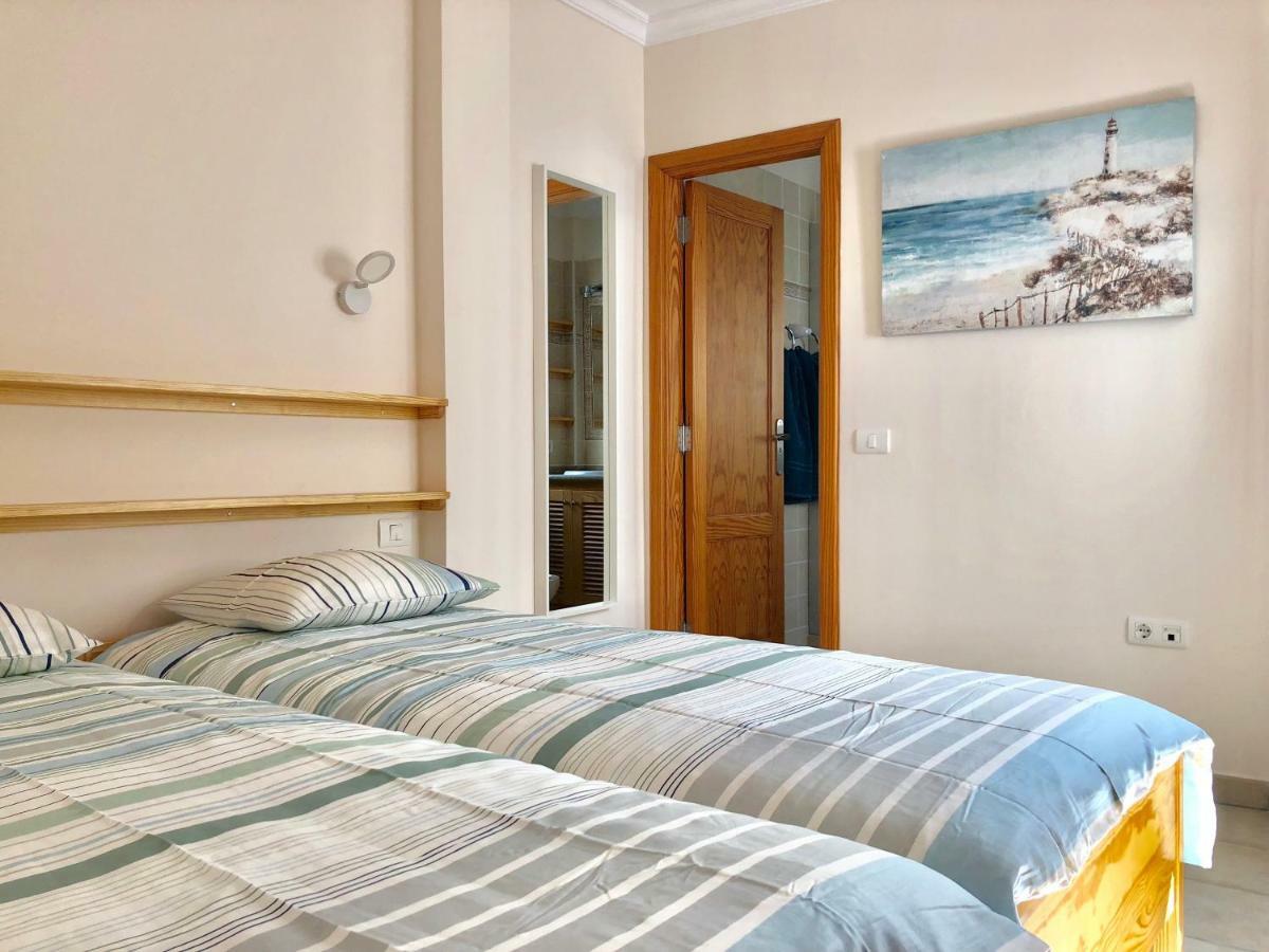 Apartamentos El Faro Puerto De Naos Bagian luar foto