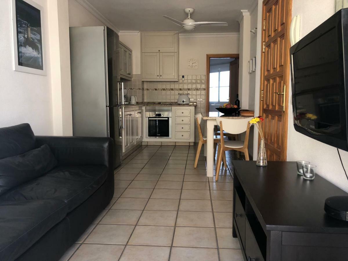 Apartamentos El Faro Puerto De Naos Bagian luar foto